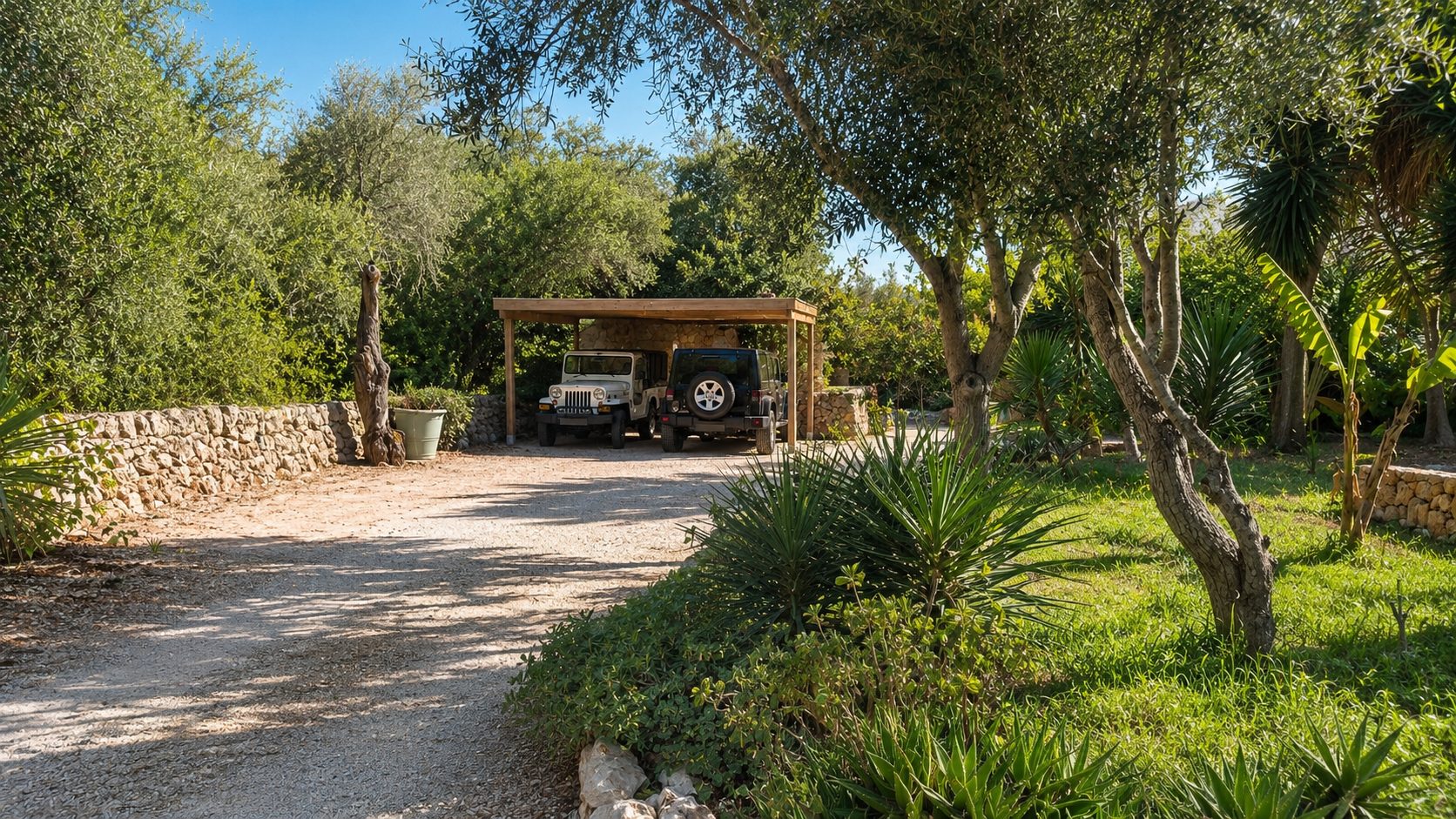Driveway at Casa Magnet